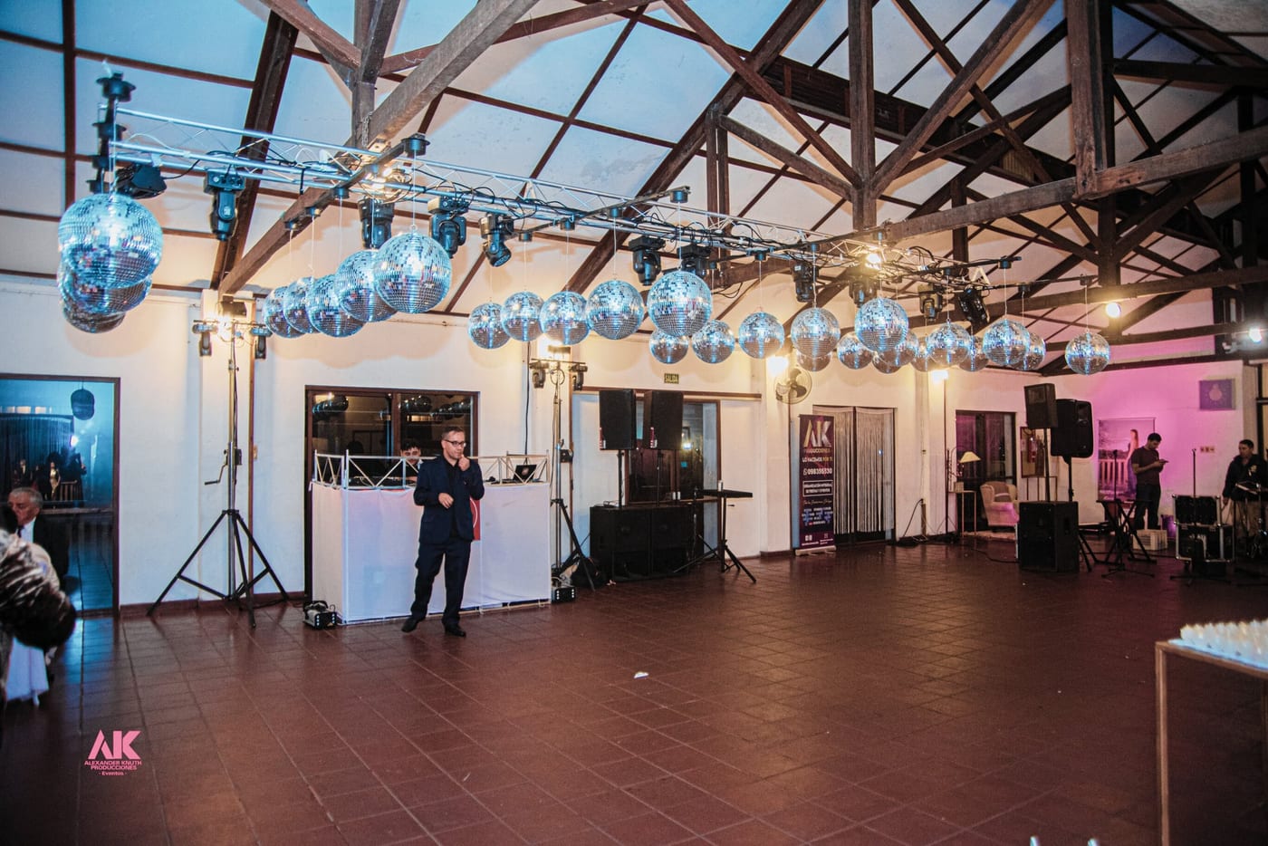 Pista y discoteca instaladas en Club Uruguay
